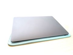 MacBook専用本革スリーブケース(Air/Pro 13インチ,M2対応)サファイアブルー