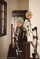 【中古】生写真(男性) 三浦宏規(髭切)・高野洸(膝丸)/全身(足見切れ)・背中合わせ・寄りかかり・キャラクターショット/「ミュージカル『刀剣乱舞』 髭切膝丸 双騎出陣2019 ～SOGA～」ランダムブロマイド 戦闘・内番ver.