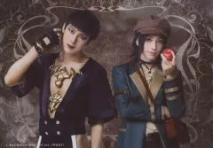 【中古】生写真(男性) 北園涼(高遠丞)・吉高志音(泉田莇)/横型・上半身・キャラクターショット/「MANKAI STAGE『A3!』ACT3! 2025」ランダムブロマイド 劇中劇ショット 第七回ミックス公演『永久(とわ)に囚われた悪魔。』ver.