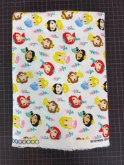 1318 USA輸入生地　フランネル　ディズニープリンセス　幅約106-111cm×80cm