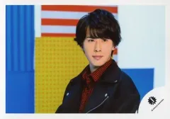 【中古】生写真(ジャニーズ) Snow Man/宮舘涼太/横型・バストアップ・衣装黒・赤・チェック柄・体左向き・顔正面・口閉じ/「Snow Man LIVE 2019 ～ 雪 Man in the Show ～」 グッズオフショット/公式生写真