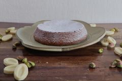 トルタ・カプレーゼ　ピスタチオ  Pistachio and white chocolate Caprese