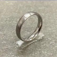 シンプル 甲丸リング 約4mm幅 艶消し仕上げ ヘアライン加工 シルバー サージカルステンレス