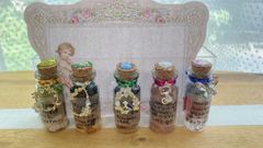 【願いのこびん👼ランジュ特選💝wish bottle5本】メモリーオイル入り💐ガラス小瓶5セット➕各レシピセット➕一言御神託🔮メッセージカード➕各種☆可愛いチャーム付リボンセット➕小物入れ➕可愛いポーチ付き💕豪華10点セット🎁