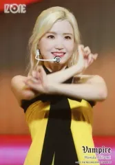 【中古】生写真(女性) IZ*ONE/本田仁美/ライブフォト・上半身・衣装黄色・黒・腕交差/『Vampire』リリース記念 ランダム生写真 EYES ON ME IN JAPAN＠幕張メッセver