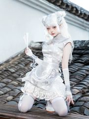 シルバー　チャイナ風　ドレス　ミニスカート　ホワイト　白　サブカル　服　リボン　ガーリー系　ドレス　ロリータ　ロリィタ　ハロウィン　衣装　仮装　文化祭　パーティー　量産型　コスプレ　ワンピース　渋谷　原宿　コンカフェ　写真　映え　ライブ　ステージ　アイドル