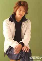 【中古】生写真(ジャニーズ) Hey! Say! JUMP/高木雄也/膝上・座り・衣装白黒・足組み・両手交差・背景緑/ASIA FIRST TOUR 2012 Hey! Say! JUMP