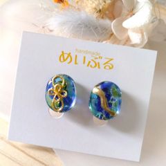 琉球ガラスイヤリング　ハンドメイドレジン　アシンメトリーデザイン
