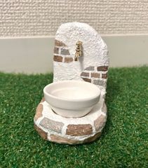 爬虫類　お水入れ　レンガ