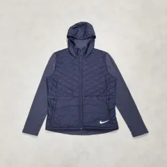 新品 Lサイズ　ナイキ　NIKE エアロレイヤー ランニング ジャケット 中綿 Amazon.co.jp: NIKE(ナイキ) AerorayerエアロレイヤーTherma-FIT