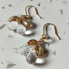ラブラドライトのフラワーカービングピアス - メルカリ