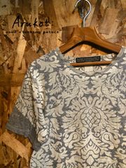 SLOWGUN フロント総柄Tシャツ グレー