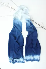 SGYP165  藍染 グラデーション ストール マフラー  ショール   ひざ掛け 草木染め 手織りコットン 天然染色 秋冬 大判ショール  ハンドメイド   オーガニックコットン  手仕事 / ナチュラルファッション / サスティナブル / 小物