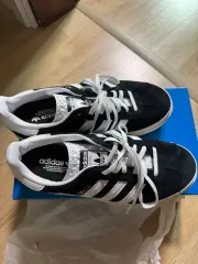 adidas(アディダス) ガゼル ボールドコア 黒