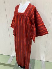 ≪花ラブリ≫AK227OR☆大特価！！☆　リユース　リサイクル　撥水　雨コート　赤系　絹？　正絹？　ポリエステル?　縦縞　３尺７寸　139ｃｍ　着物用コート　和装
