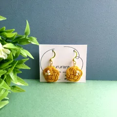 輝く梅花の水引ピアス・イヤリング 《金茶》和モダン　コットンパール　黄色　花
