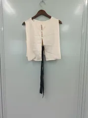 【Qing Hua Qing？】薄ベージュのタンクトップシャツ　ブラックリボン付き