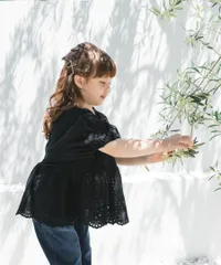 【ママとおそろい】ガールズ 無地 スカラップ刺繍 ペプラム レース切替え Vネック 半袖 チュニック★ペアマノン