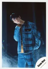 【中古】生写真(ジャニーズ) Snow Man/岩本照/膝上/シングル「Grandeur」MV＆ジャケ写オフショット/公式生写真