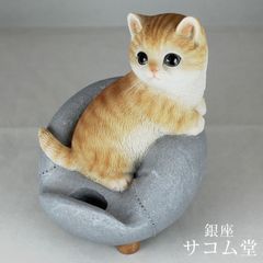 ≪夏休み直前セール★19日0：00まで≫【 新品・未使用 】 Benny's スマホスタンド キャット 猫 ベニーズ 動物オブジェ 茶トラ 白 QB-038Y 銀座サコム堂 