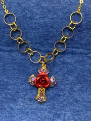 十字架モチーフのネックレス
