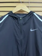 NIKE(ナイキ) レディース ウィンドブレーカー フード付きジップアップジャンパー M サイズ