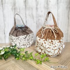 ぽってり可愛い♪おくたごんきんちゃく＊リアルカゴ柄　ライトブラウン×ピンク花柄　浴衣バッグ　巾着バッグ