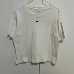 NIKE NIKE(ナイキ) ルーズフィット 白 スポーツ 半袖T 幾分 クロップ (?) レギュラーサイズ