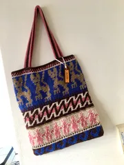 ✳︎ハンドメイド　ヒトとトラの編み込みバッグ　トートバッグ　編み物　ニット
