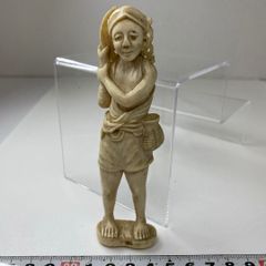 三猿 彫刻 骨製 木製台座付き 見ざる、言わざる、聞かざる置物 - メルカリ