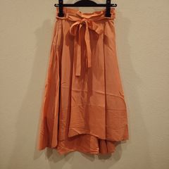ピンクのスカート