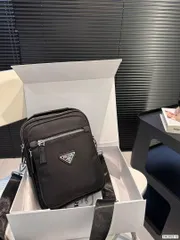 新品未使用 PRADA プラダ 三角 ショルダーバッグ-MM輸入