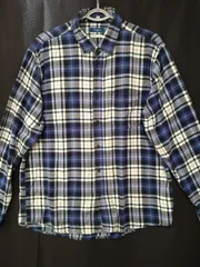 青色チェック柄のネルシャツ