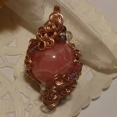 高品質　綺麗なピンク色のインカローズ（１４ｍｍ）　ペンダント