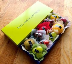 フルーツの宝石箱 プチギフト フルーツプチギフト ジュエルフルーツ 内祝い お礼 誕生日 お返しギフト 結婚式プチギフト 出産内祝い 結婚内祝い 誕生日プレゼント 女友達 インスタ映え 大人かわいい 母親 [プチギフト10] 送料無料 お歳暮 お中元