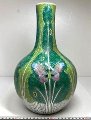 中国清時代　野菜に蝶文花瓶　高さ34㎝　東Y6-1031☆2Fトコヒ 中国清時代 野菜に蝶文花瓶 高さ34㎝ 東Y6-1031☆2Fトコヒ - メルカリ