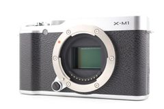 ★良品★FUJIFILM フジフイルム X-M1 ボディ ミラーレス一眼カメラ★　J8126＃29