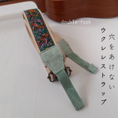 【ウクレレストラップ】やわらかダブルフック　花と小鳥柄　刺繍　セラドンブルー色のフック　幅3.8cm
