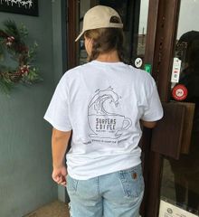 ★2025新作★人気★希少品 SURFERS COFFEE Tシャツ WAVE IN CUP ホワイト S～XLサイズ 送料無料 SST-SC-SUDH-S