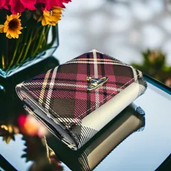 【新品・正規品・お買い得！】ヴィヴィアンウエストウッド 三つ折財布 EXIBTION-7【値下げOK】