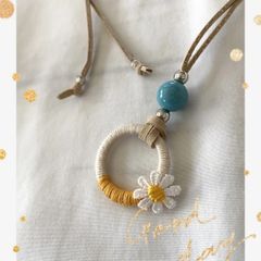 めがねホルダー　首掛けグラスホルダー『フラワーあり』イエロー　ハンドメイド