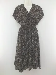 ◇ w closet Vネック ボタニカル 半袖 膝下丈 ワンピース サイズM ブラック ブラウン マルチ レディース P  【中古】 【1210060001230】のサムネイル