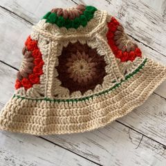 【受注制作】クロシェバケットハット　グラニースクエア　ニット　秋冬　ハンドメイド　〔ブラウン×オレンジ×グリーン〕