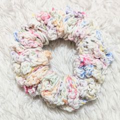 ♡ハンドメイド♡ヘアゴム シュシュ ヘアアクセサリー マーブル毛糸 毛糸 ボリューム 大きい 可愛い １点物 プレゼント アイボリー ライトグリーン