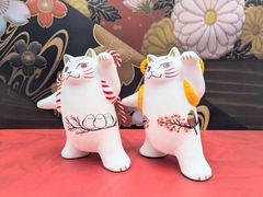 縁起物】招き猫 置物 2体セット 宝船・ナス・金運 薬師窯風 陶器製