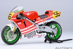 新品 AUTOart 1/12 ホンダ NSR500 WGP500 #56 バリバリ伝説 巨摩 郡 ヘルメット付属 完成品バイク 12566 [佐川急便]