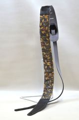 世界に１つ　ハンドメイド＆国内生産 　着物の帯ギターストラップ（葉っぱその2)