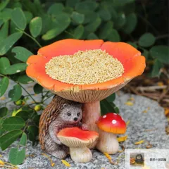 まぐれなハリネズミのきのこの樹脂の動物の置物の鳥の餌箱の飾り芝生のパティオや庭の の装飾のための