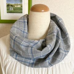 ライトグレー×青×白のタータンチェック柄ダブルガーゼスヌード、シングル、ねじりあり