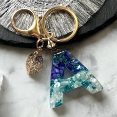 れぉん　KK イニシャルキーホルダー　グリーン　ブラック　ハンドメイド れぉん様 専用 KK イニシャルキーホルダー グリーン ブラック